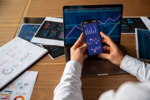 شرح منصة MT4 على الهاتف دليل المبتدئين للتداول عبر الموبايل