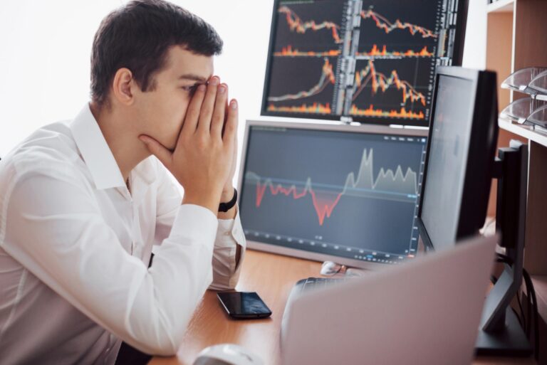 كيف تختار منصة التداول المناسبة؟ دليل شامل للمبتدئين