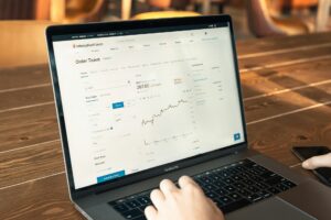 نسخ المتداولين في Deriv تجربة ربح 140 دولار من إيداع 200 فقط